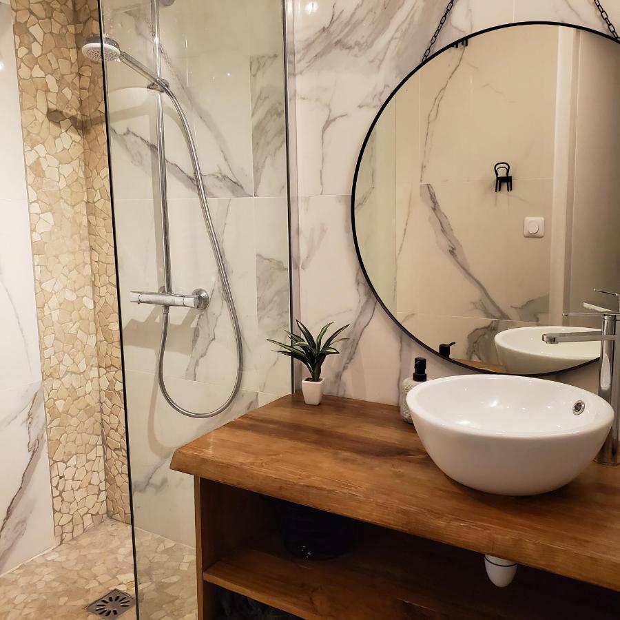 Joli T4 Renove Climatise Entre St Charles/Le Vieux-Port Apartment Marseille Bagian luar foto